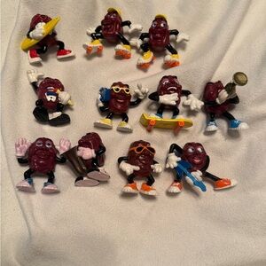 1988 vintage California raisin men set up 10